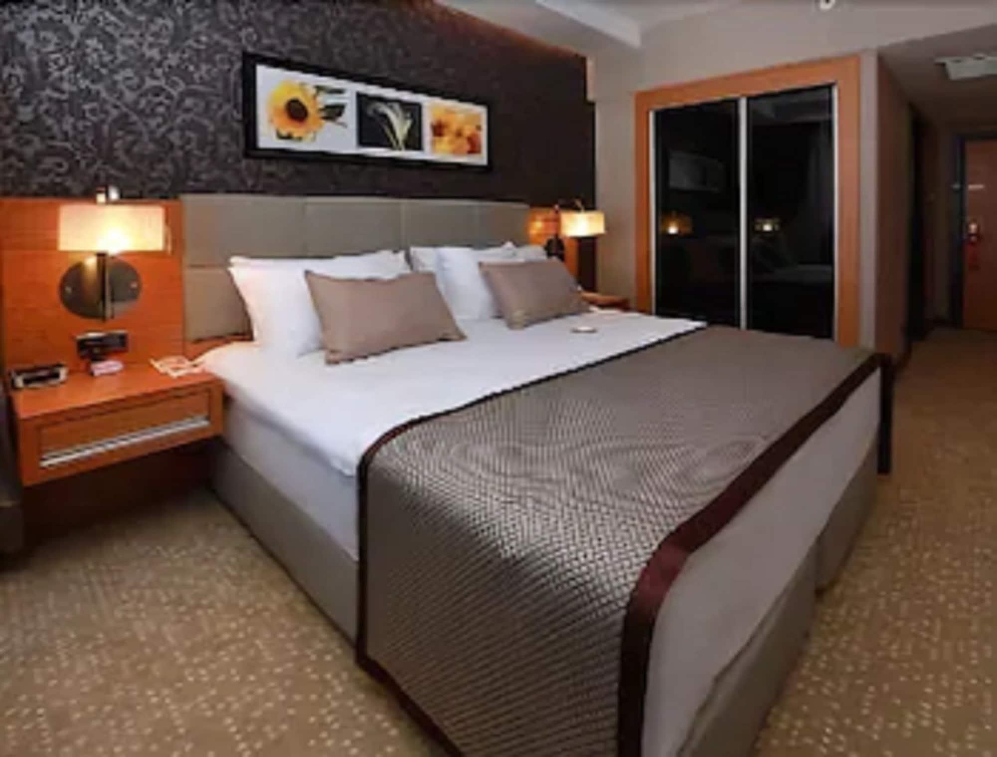 Hotel Ramada Plaza By Wyndham Izmit Kocaeli Pokój zdjęcie A room at the hotel