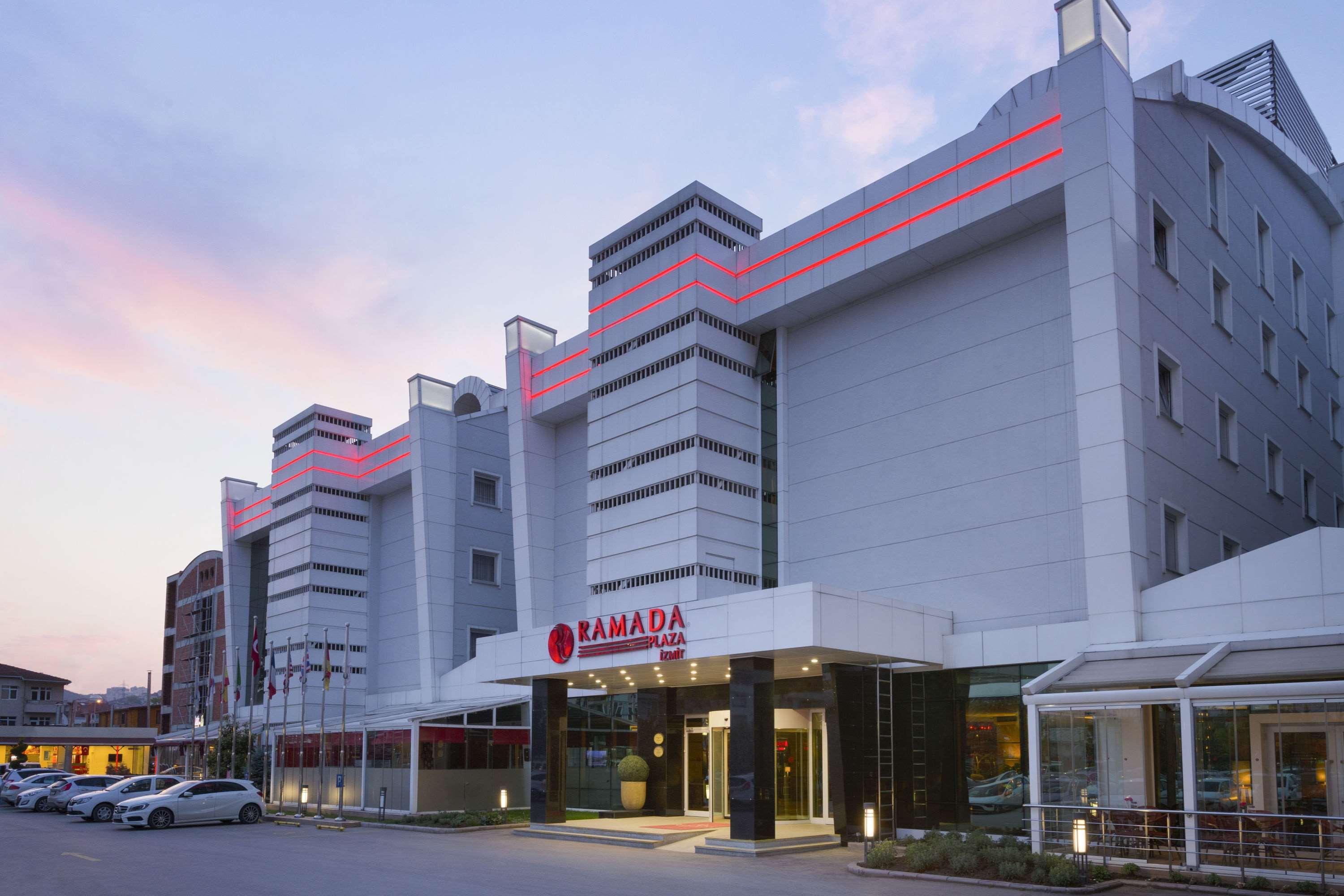 Hotel Ramada Plaza By Wyndham Izmit Kocaeli Zewnętrze zdjęcie The hotel in 2012