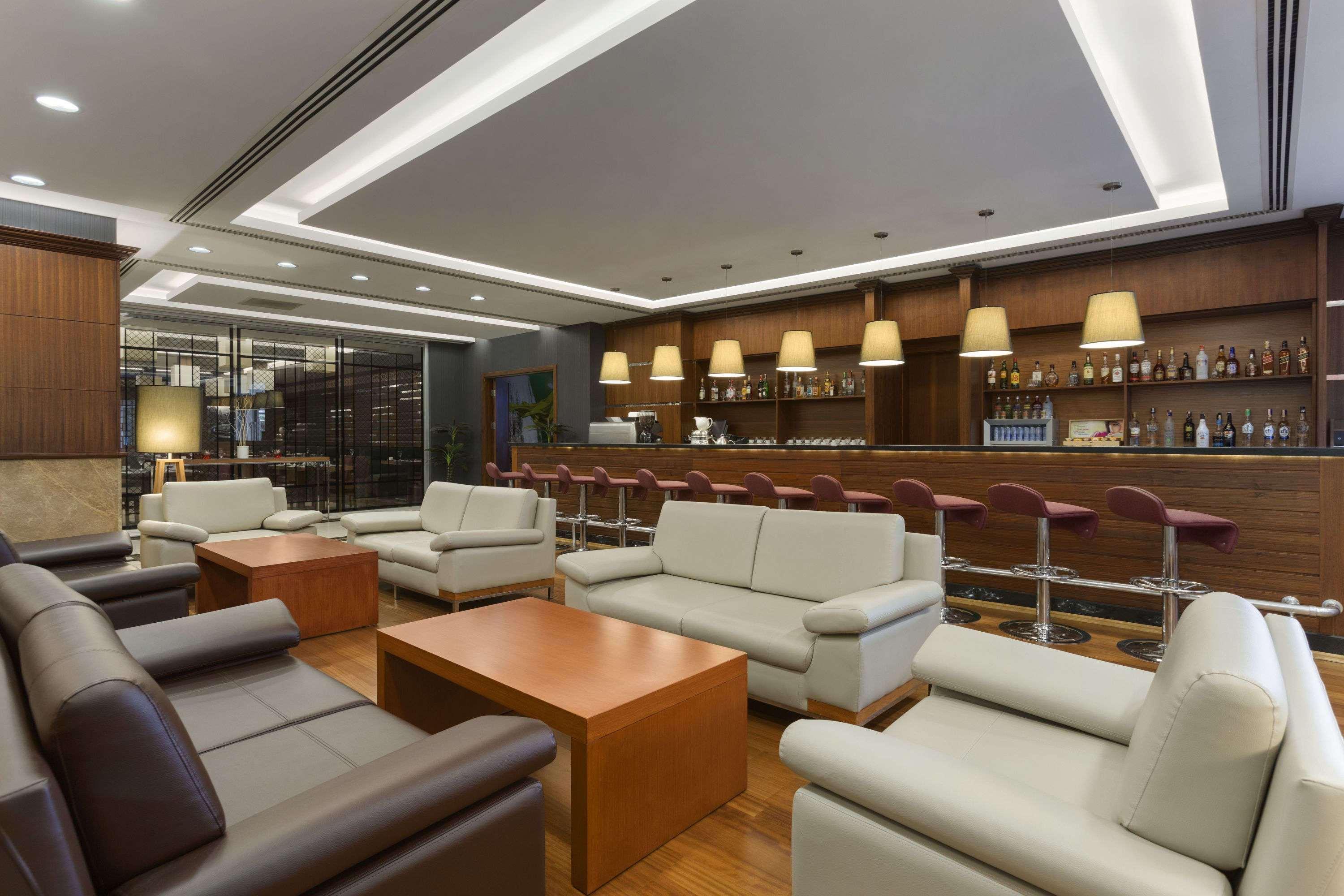 Hotel Ramada Plaza By Wyndham Izmit Kocaeli Zewnętrze zdjęcie The lounge at the airport