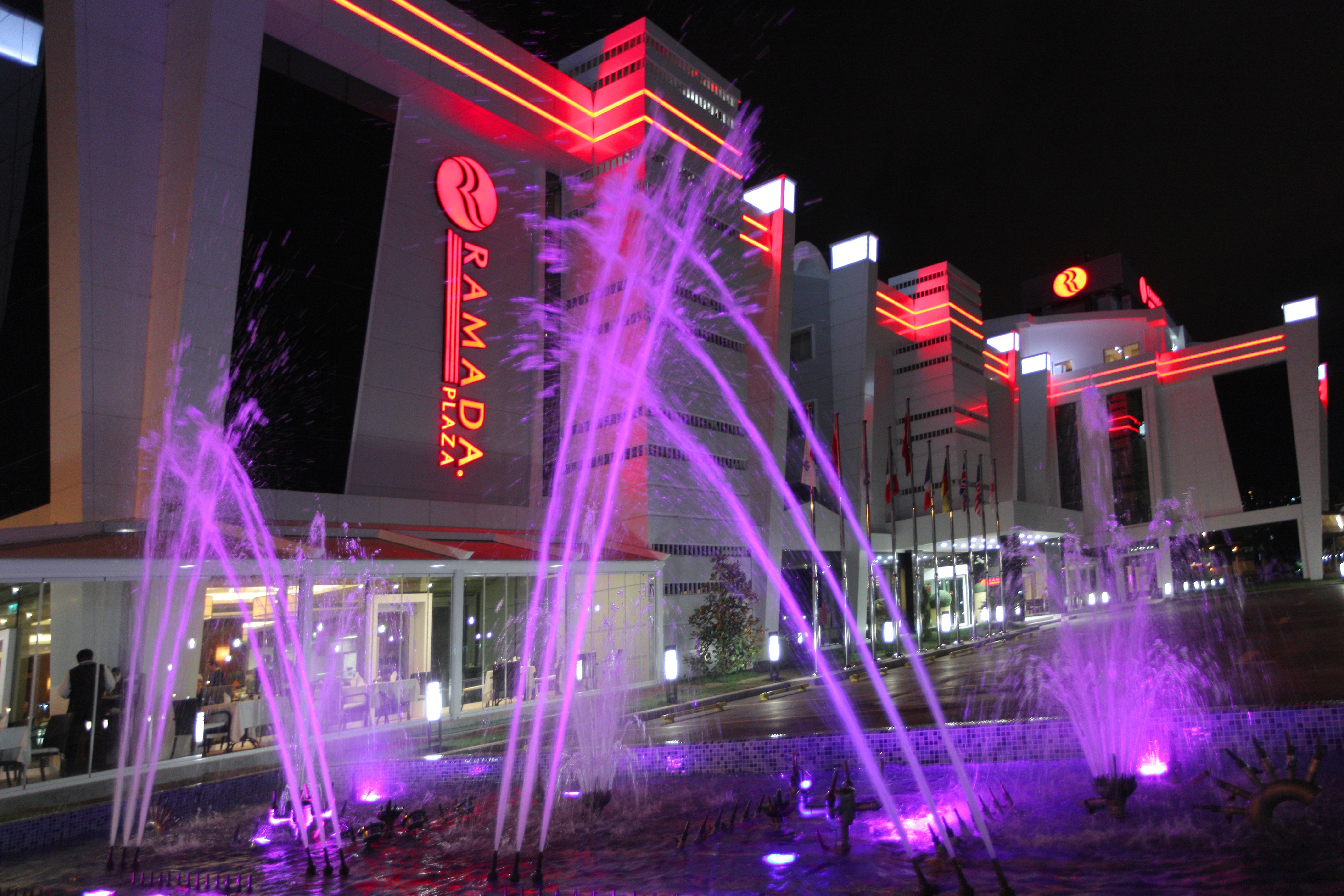 Hotel Ramada Plaza By Wyndham Izmit Kocaeli Zewnętrze zdjęcie Fountains at the hotel