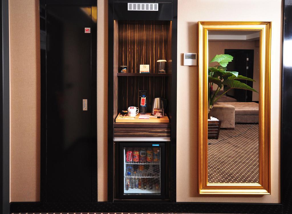 Hotel Ramada Plaza By Wyndham Izmit Kocaeli Zewnętrze zdjęcie A wet bar in a hotel room