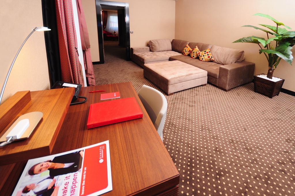 Hotel Ramada Plaza By Wyndham Izmit Kocaeli Zewnętrze zdjęcie A suite at the hotel