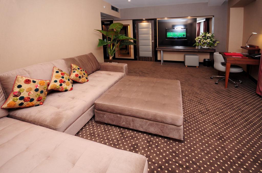 Hotel Ramada Plaza By Wyndham Izmit Kocaeli Zewnętrze zdjęcie A suite at the hotel
