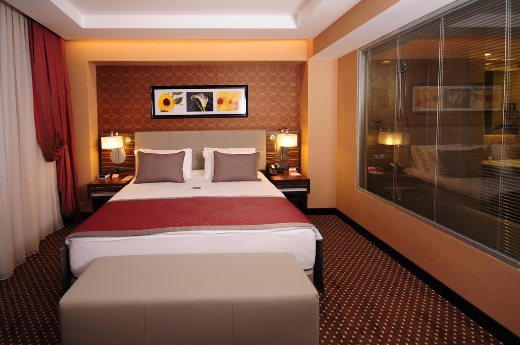 Hotel Ramada Plaza By Wyndham Izmit Kocaeli Pokój zdjęcie A room at the hotel