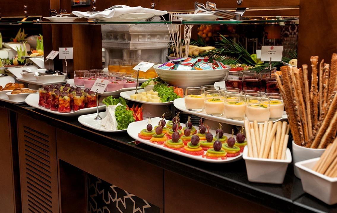 Hotel Ramada Plaza By Wyndham Izmit Kocaeli Zewnętrze zdjęcie A buffet