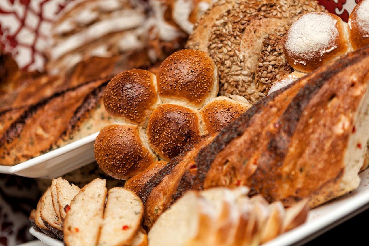 Hotel Ramada Plaza By Wyndham Izmit Kocaeli Zewnętrze zdjęcie Assorted breads