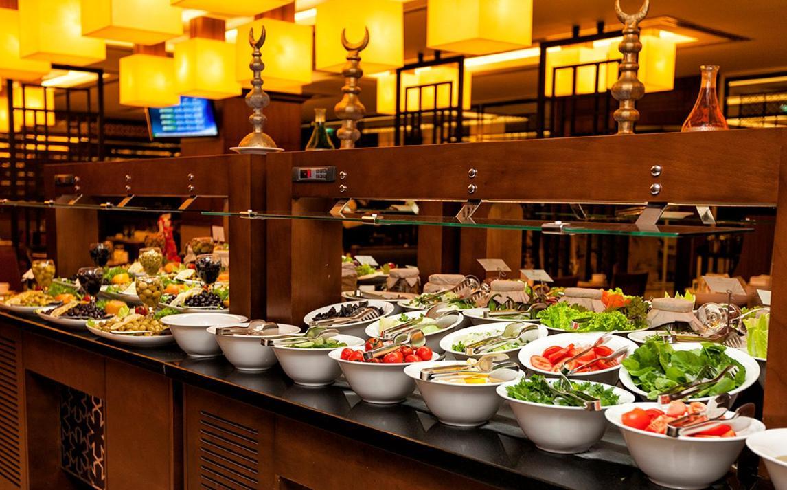 Hotel Ramada Plaza By Wyndham Izmit Kocaeli Zewnętrze zdjęcie A salad bar